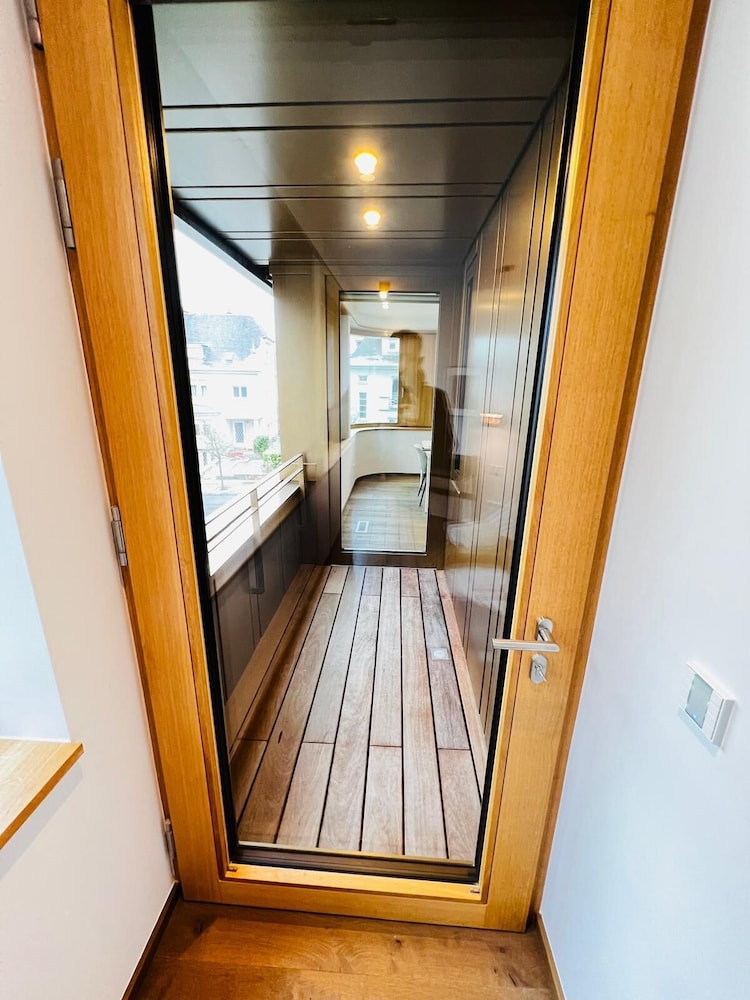 Beautiful one bedroom w balcony&parking