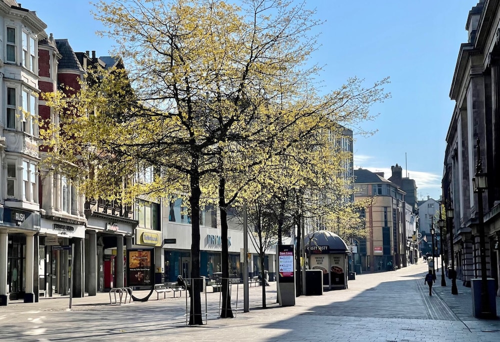 Central Nottingham Gem - Luxurious 2-bed Apartment view 3