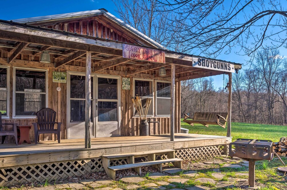 Lewisburg Vacations - Bright Green Gables Cabin: Hike, Swim  BBQ - Property Image 1