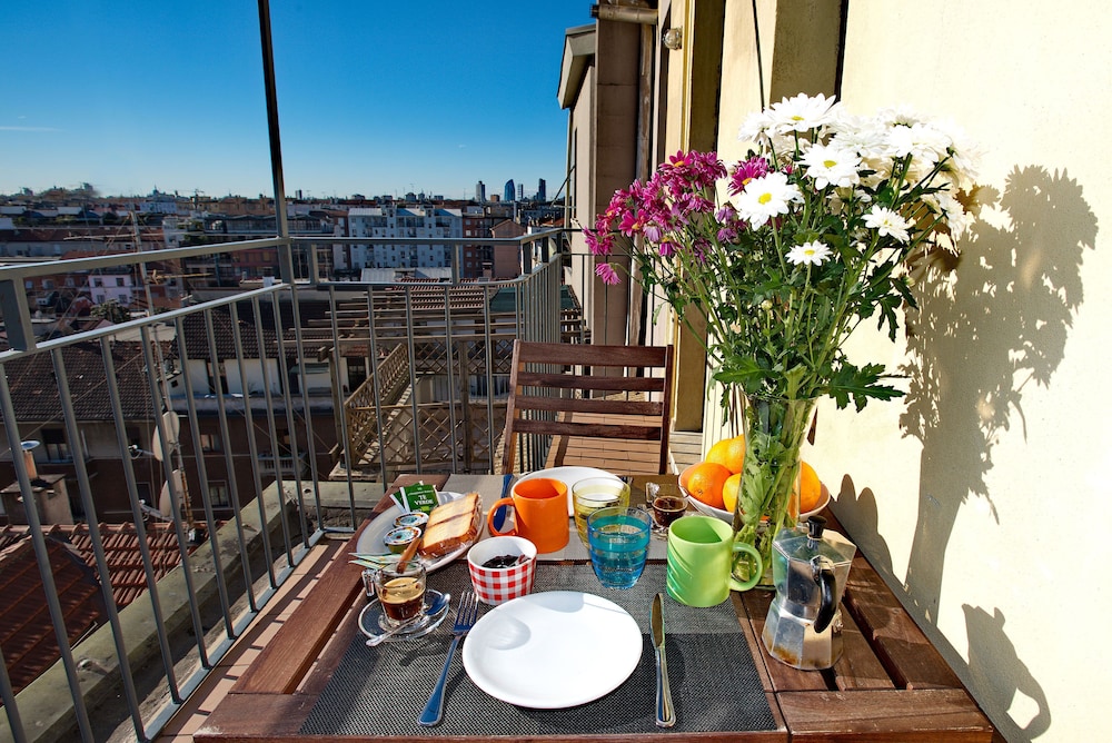 Milan Skyline Apartment, Città Studi, 1 min Metro, Terrace, Wifi, Netflix