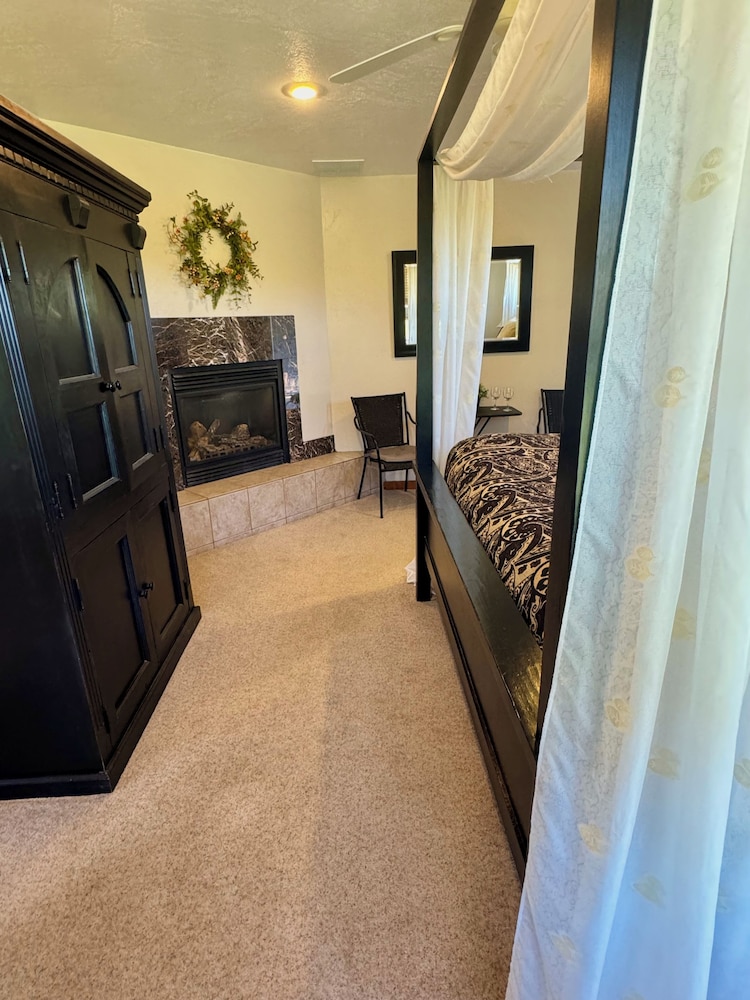 SLOT CANYONS INN