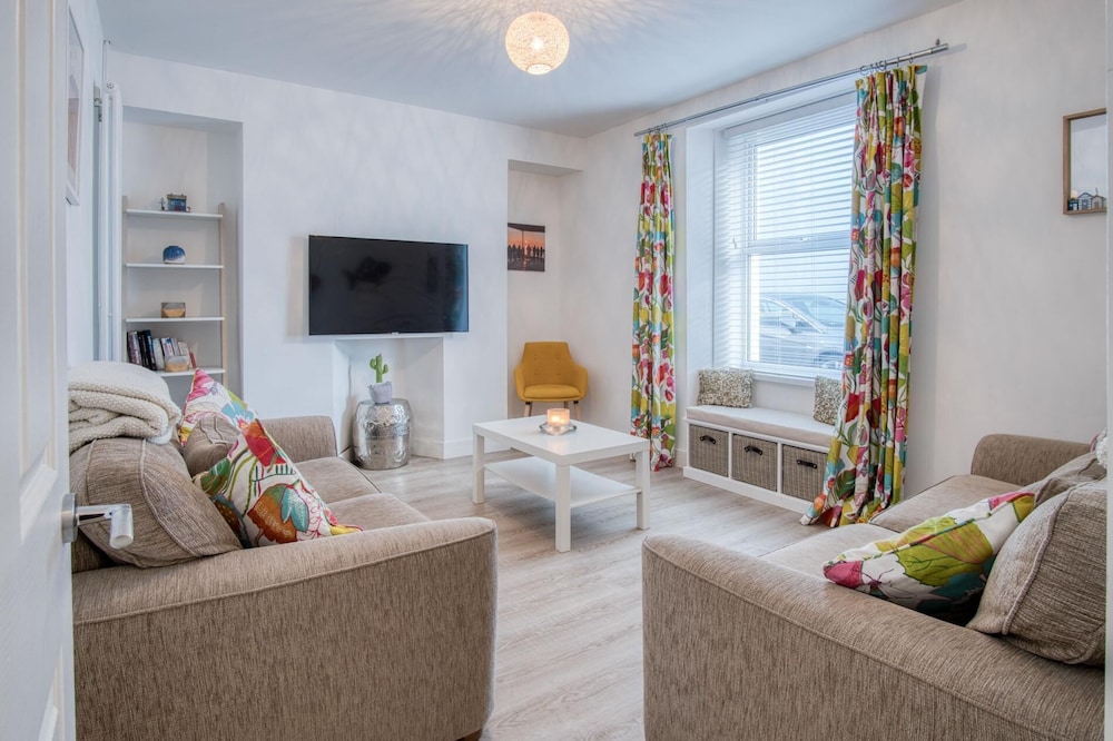 Taliesin - 5 Bedroom Holiday Home - Tenby