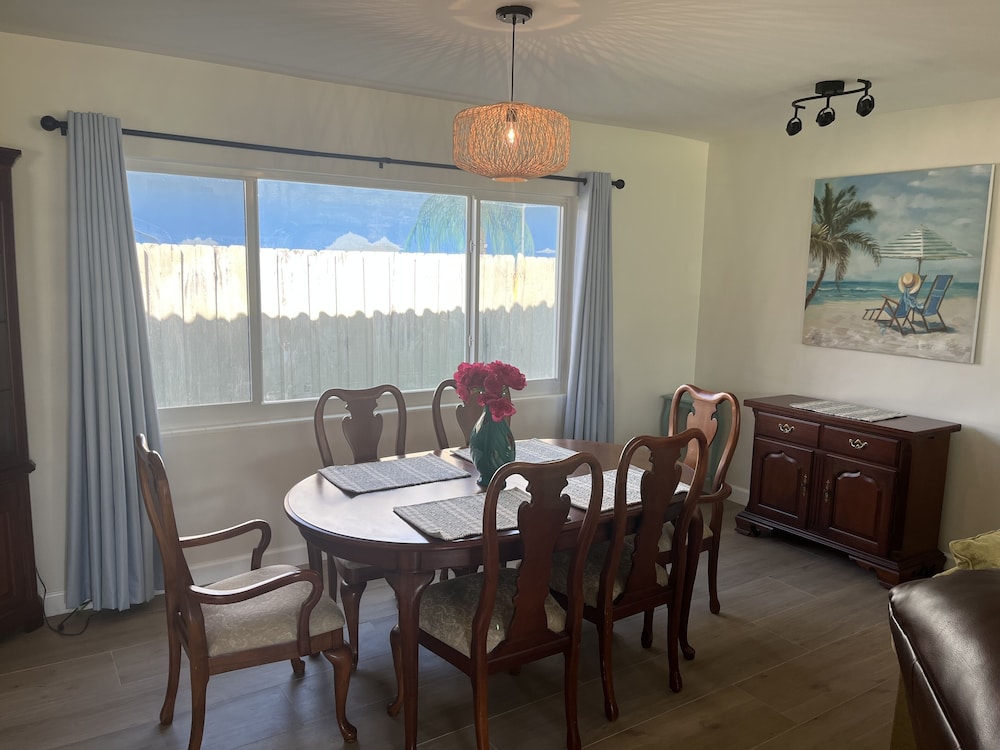 Annie's Beach House - Monthly Rental 2 Bedroom Home view 3