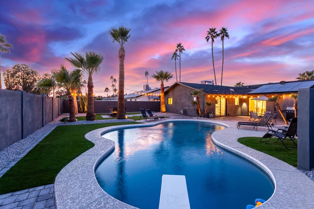NEW Greystone on Osborn Heated Pool Firepit