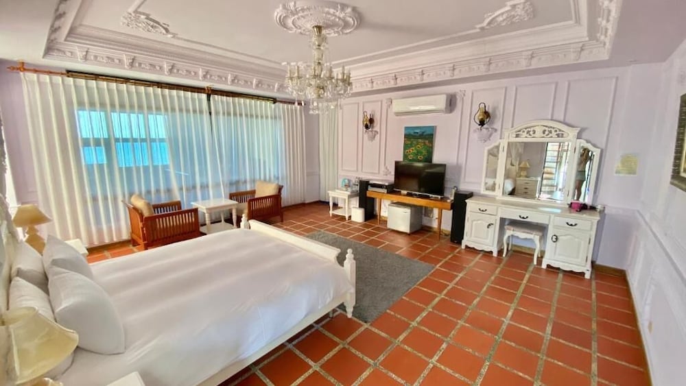 23.5 Blue B & B
