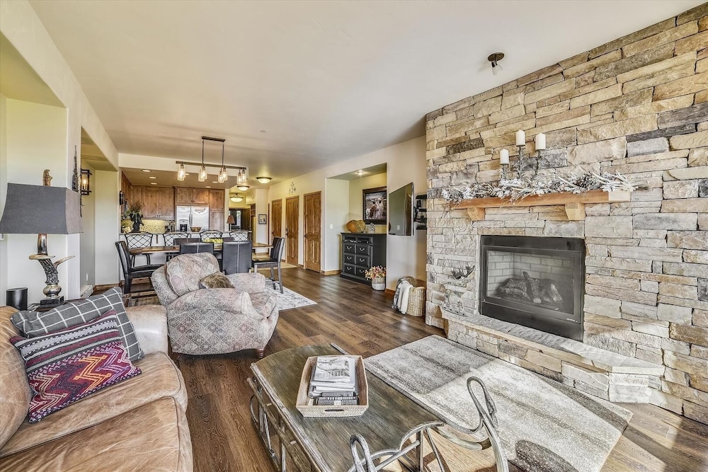 Timberline Cove 203 2 Bedroom Condo by RedAwning