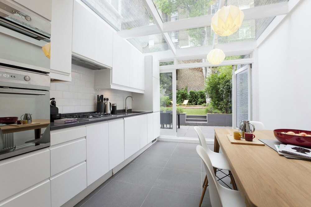 Ossington Street by Onefinestay