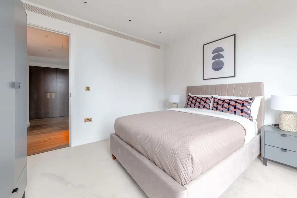 Luxurious 3 Bedroom Flat by the River Thames - Vauxhall