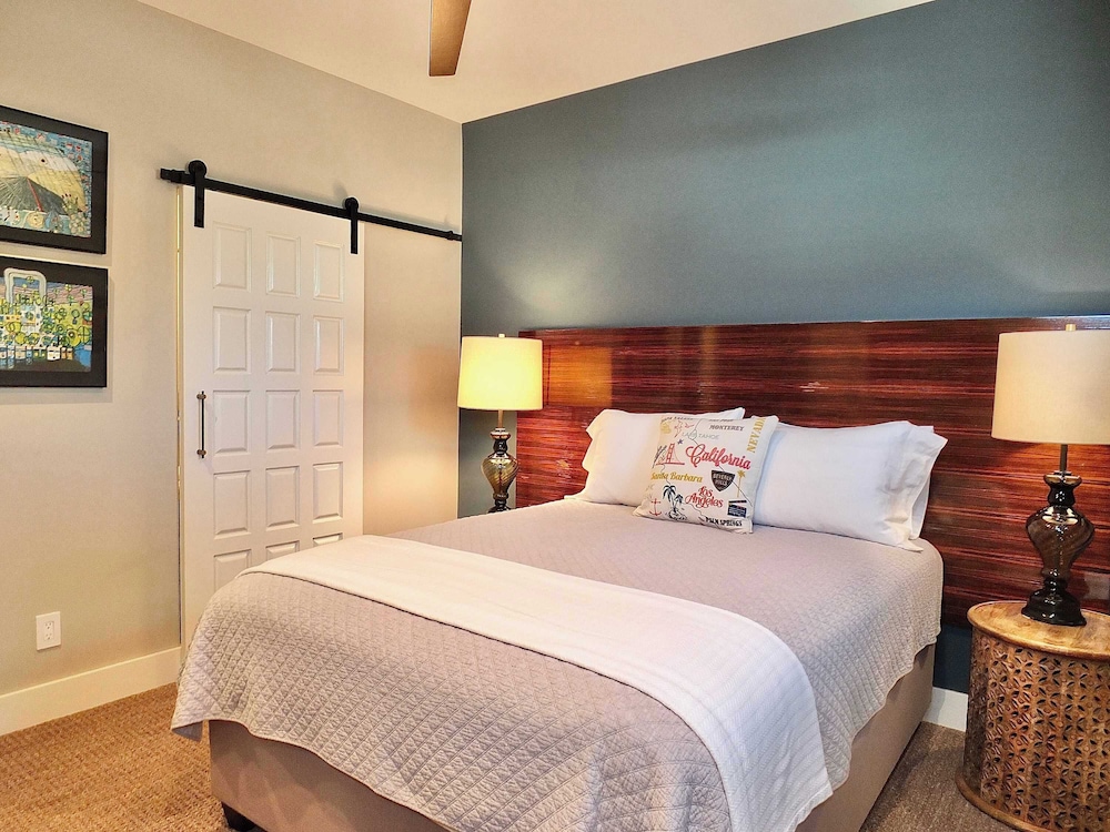 Naples Luxury Retreat - 3 BDR Stay for 6 With Rooftop Patio