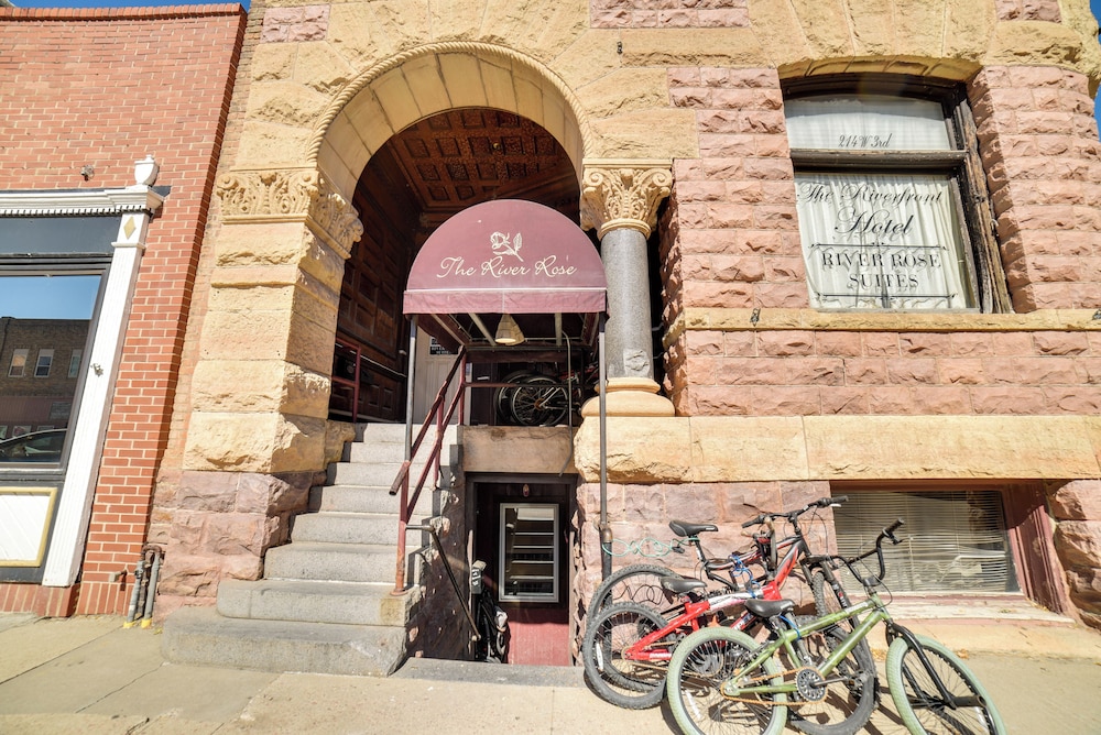 Downtown Yankton Suite: Walk to Restaurants!