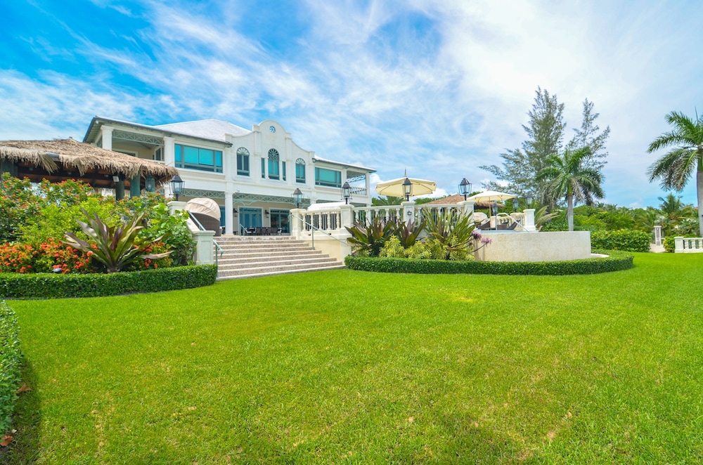 Villa B by the Sea in Nassau