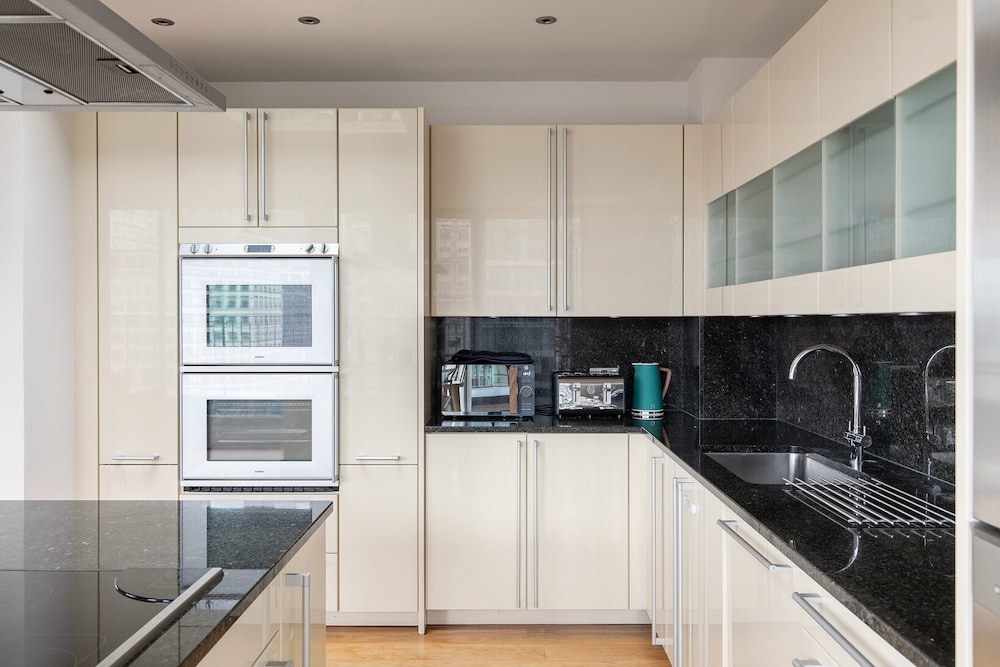The Canary Wharf Secret - Glamorous 3BDR Flat w/ Terrace and Parking
