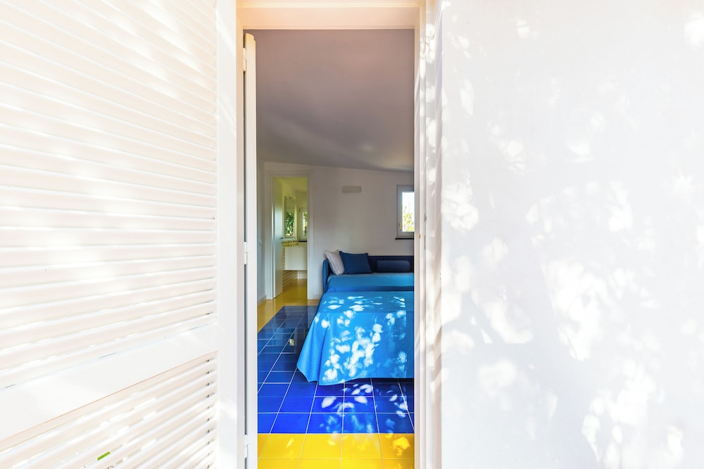 Capri Turquoise by Napoliapartments