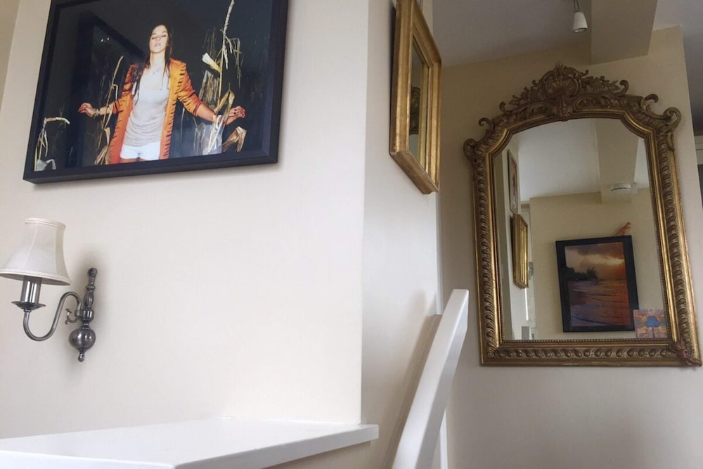 Lovely 2 Bedroom on the Corner of Portobello Road