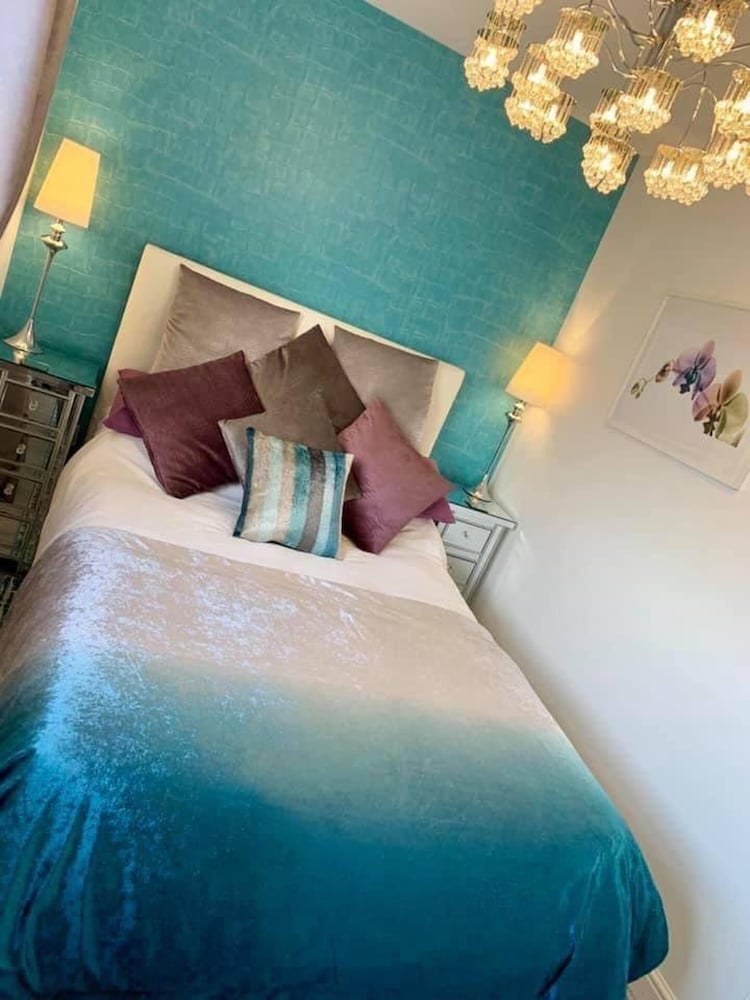 Charming 3-bed House in Bedworth Nec, BHX Airport, view 5