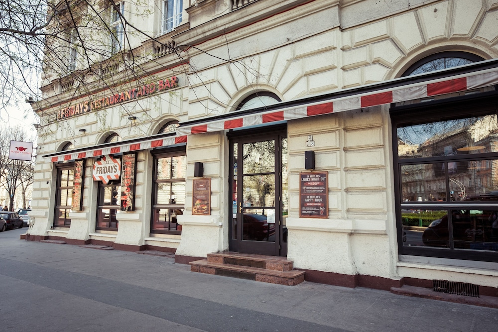 Budapest Easy Flats- Oktogon Lux Apartment view 4