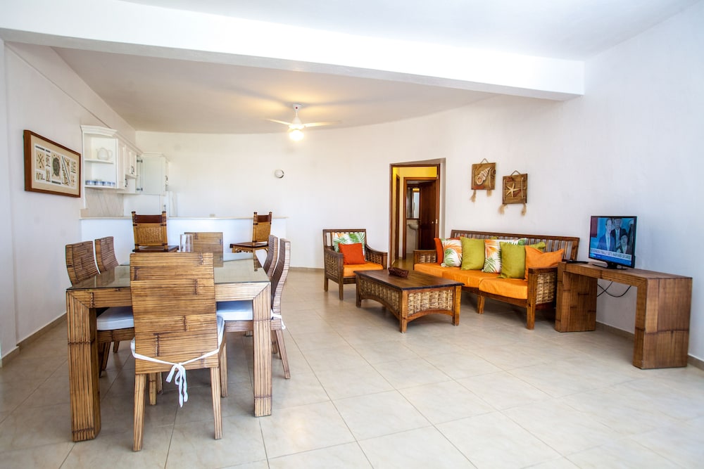 Los Corales Beach Village