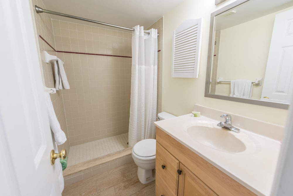 Cocoa Beach Club by Happy Palm Stays