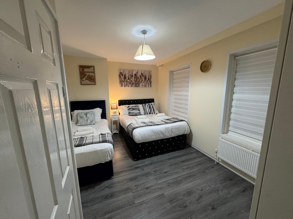 3BR House with Free WiFi All Over UK