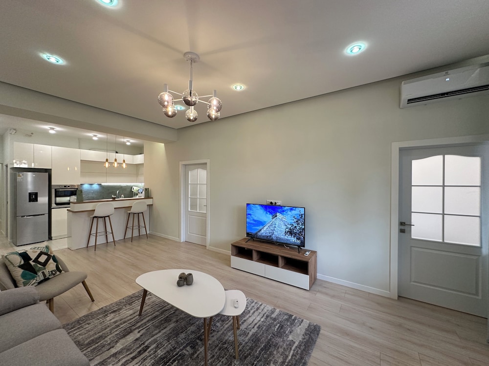 Apartment by Luxe Group PU514