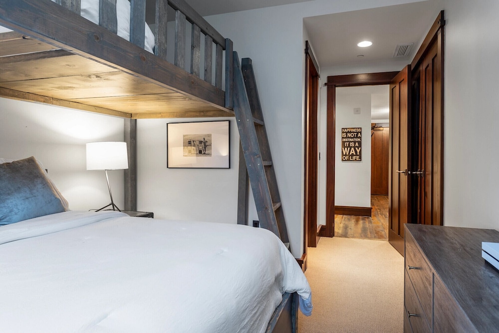 Arrowleaf Lodge- Two Bedroom Residence #209 2 Condo