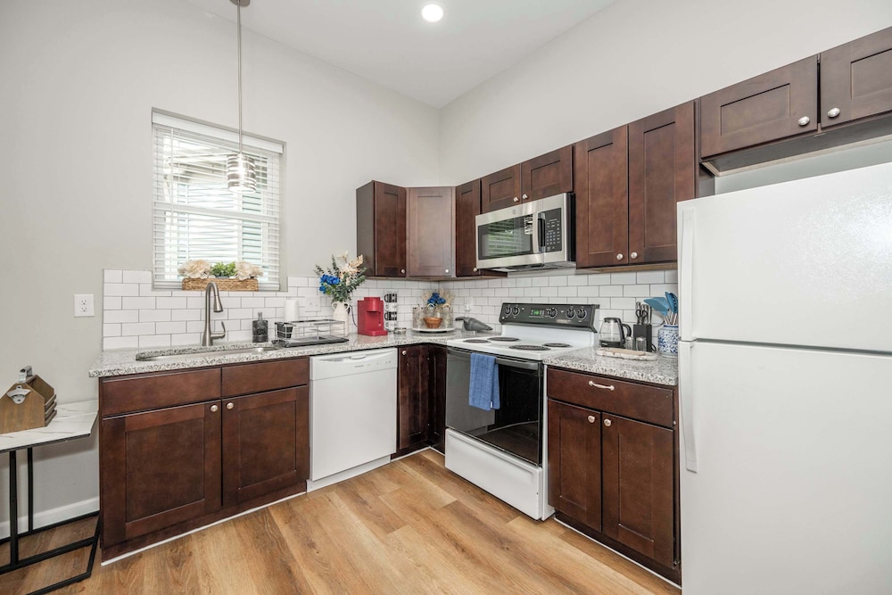 Queen City Retreat 1 - Cozy Home for 6 Near Attractions & Restaurants