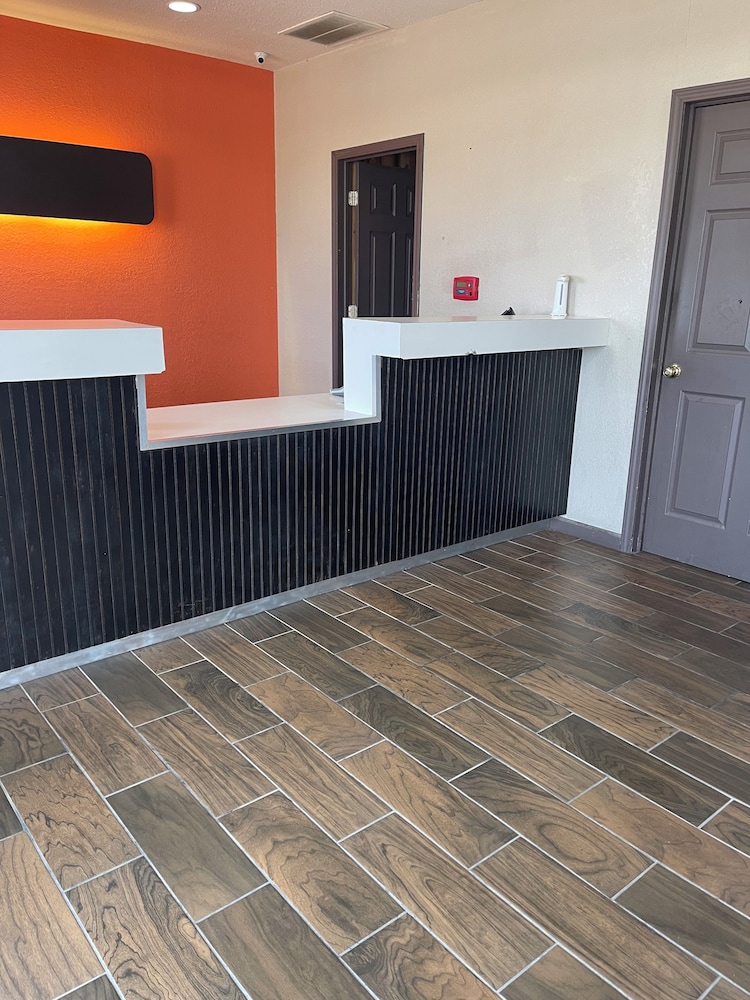 Mattoon Vacations - Relax Inn  Suites - Property Image 2