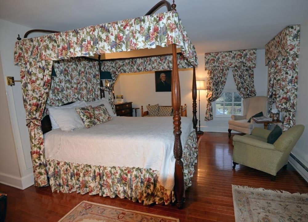 Inn at Monticello view 2