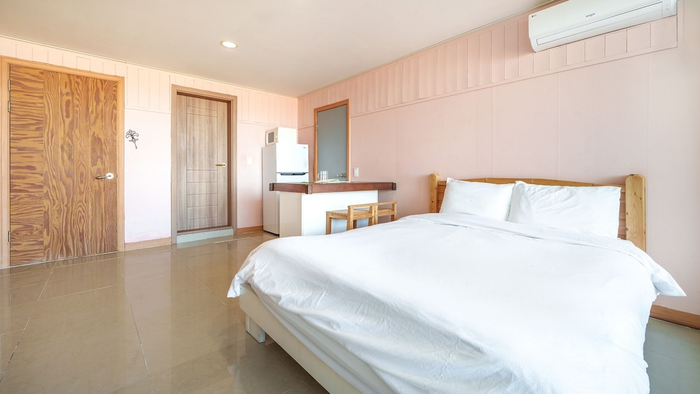 Charlton Suites Guest House