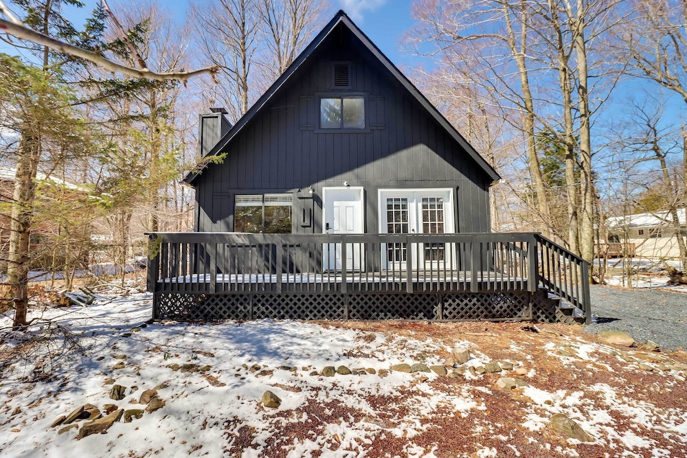 Tobyhanna Vacation Home w/ Community Pool Access view 2