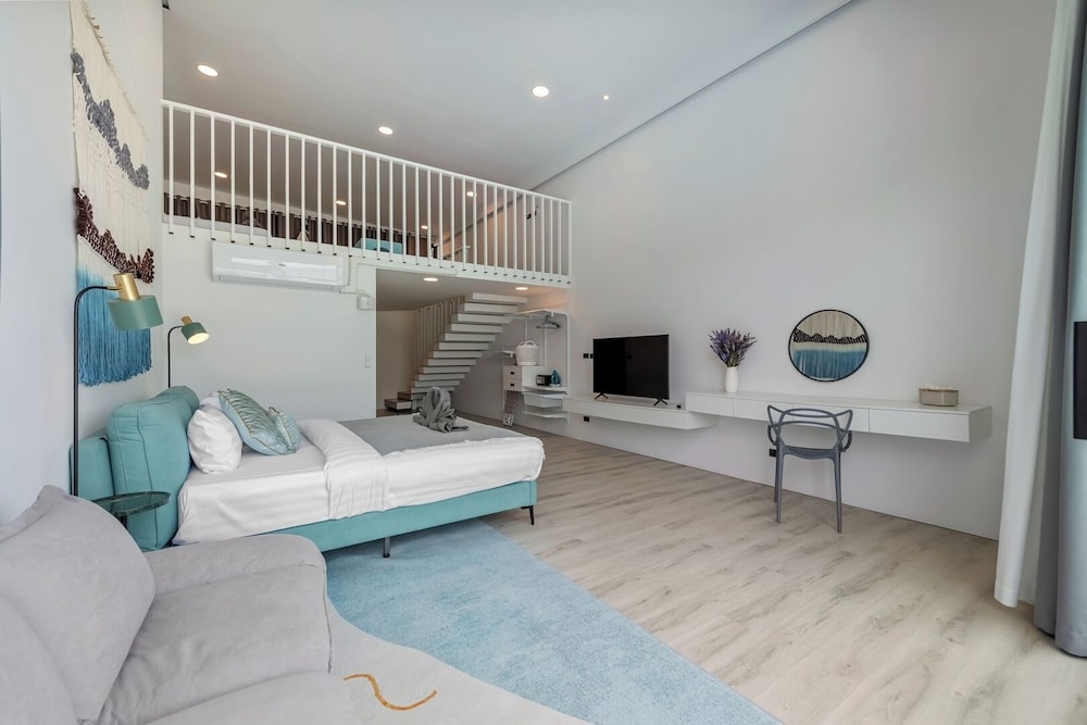Unique Townhouse Pool Slide Access