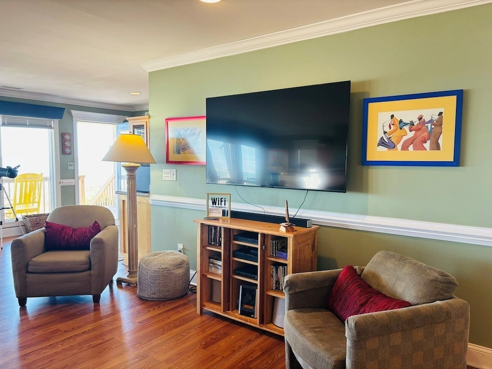 Clamelot 4 Bedroom Home by RedAwning