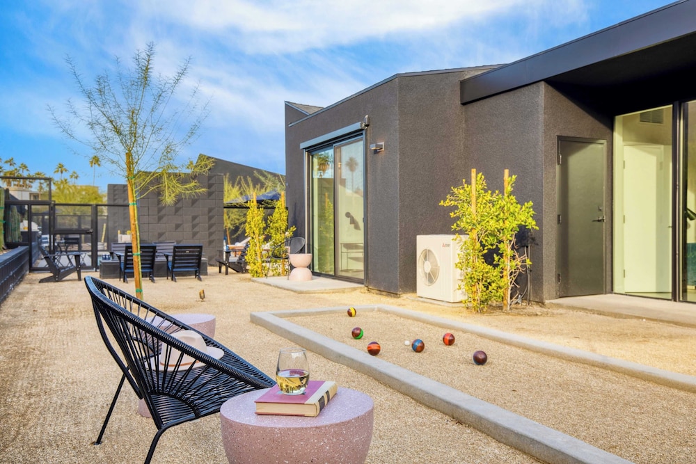 Blackhaus B : 4 Bedroom Suite by Avantstay 4-rooms