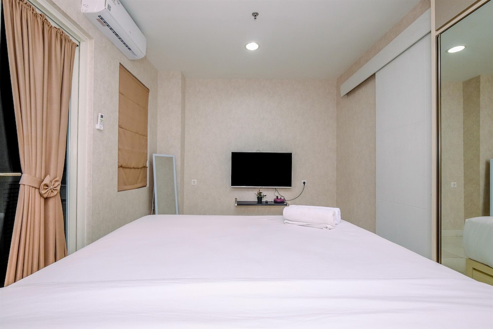 Cozy 1BR at Sentul Tower Apartment