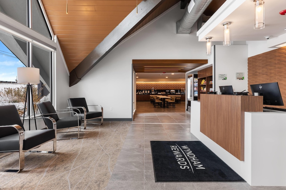 Wingate by Wyndham Geneva at SPIRE Academy