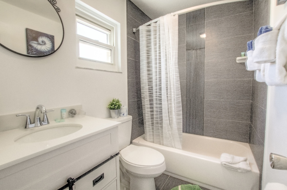 Daytona Shores Inn & Suites