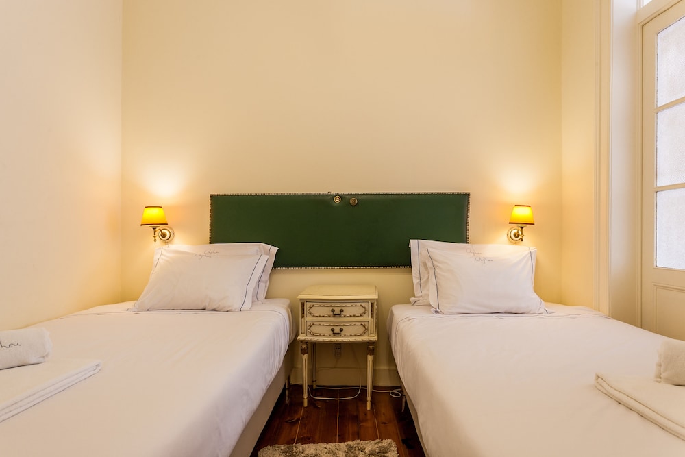 JOIVY Lovely 3BR Apt w/ workspace, nearby Botanical Garden of Lisbon