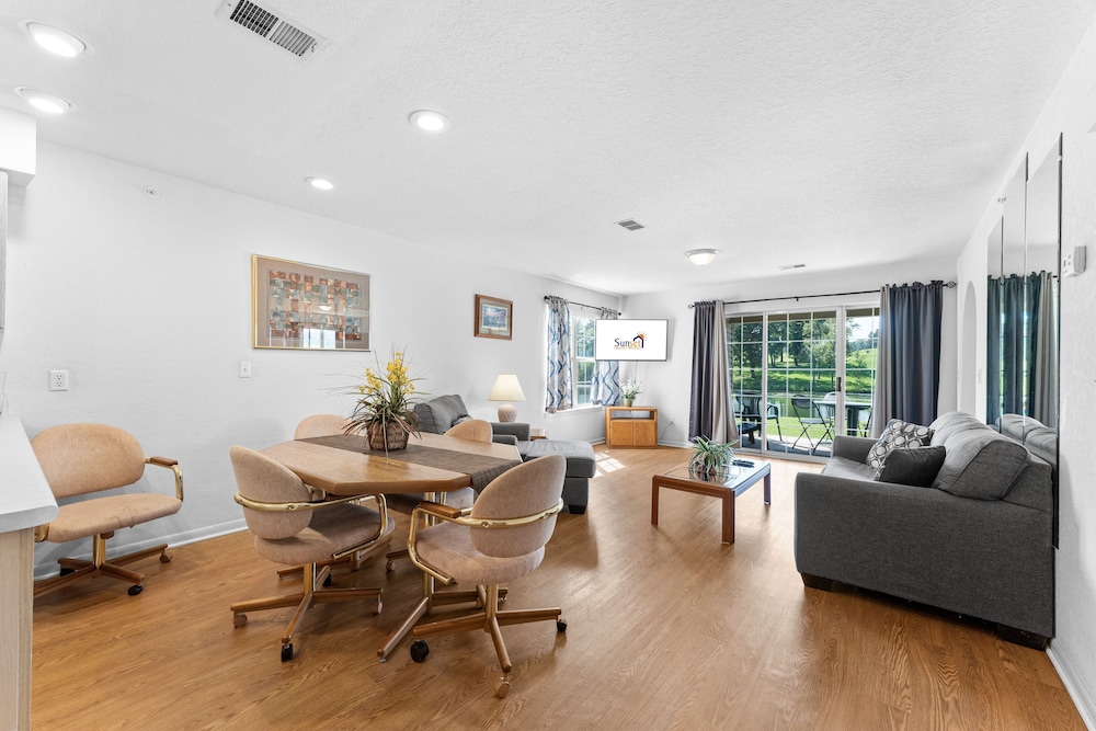 Carefree Getaways 2 Bedroom Condo by RedAwning
