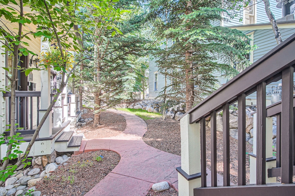 Mountain Ridge  2 Bedroom Townhouse by RedAwning