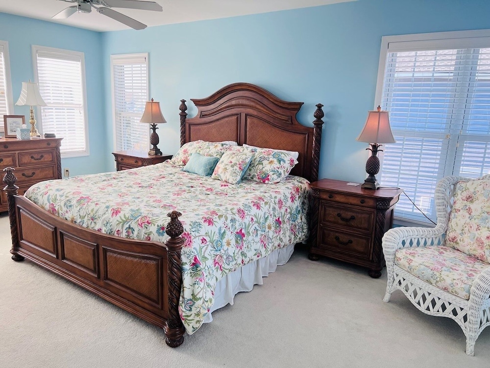 Victoria - 3 Br Home