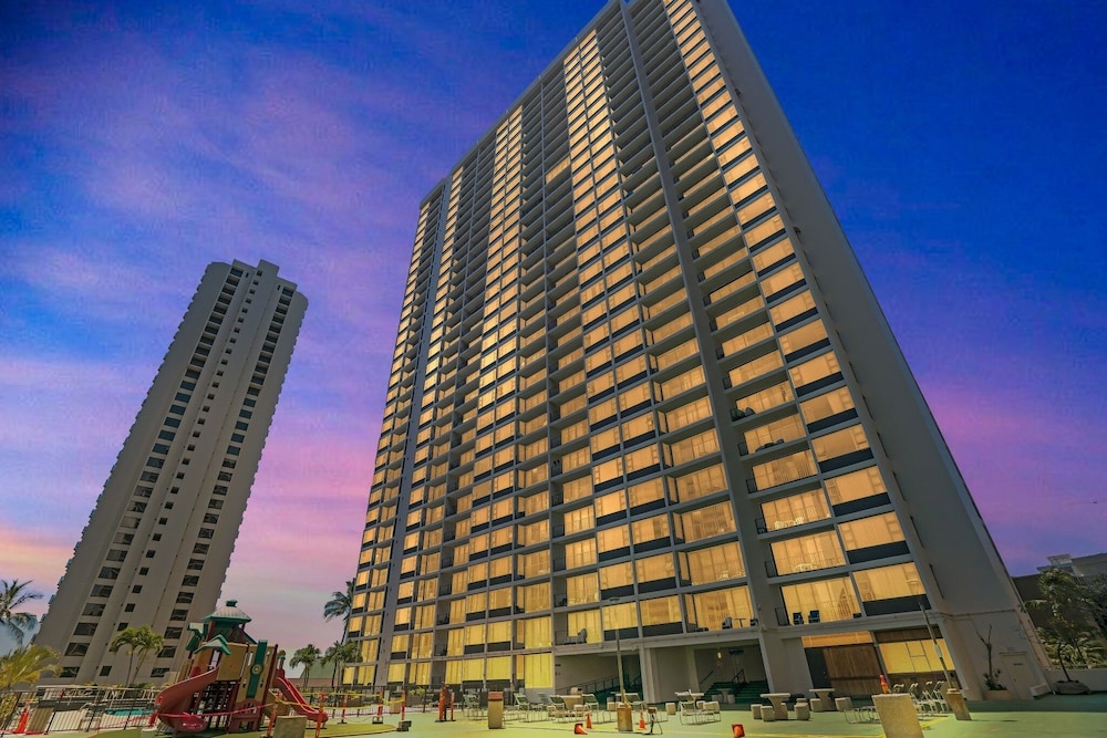 Hotel Gorgeous High Rise Waikiki Condo with Ocean and Diamond Head Views by Koko Resort Vacation Rentals - Image 1