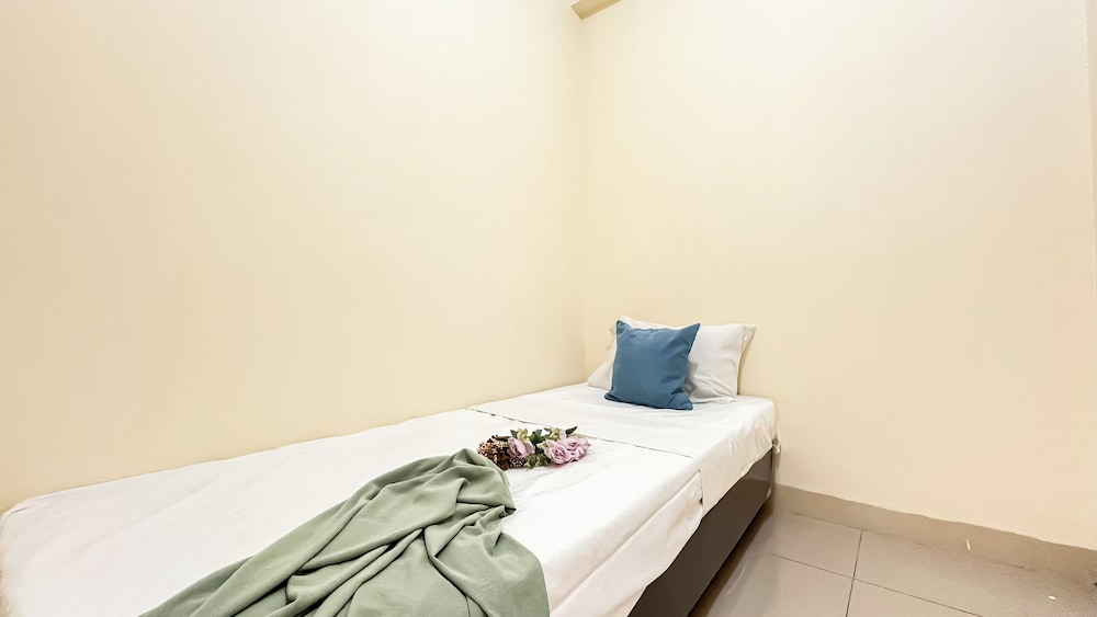 2Br Apartment Direct Access To Mall At Green Pramuka City