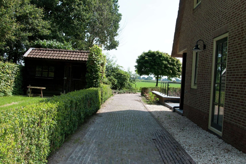 Photo 13