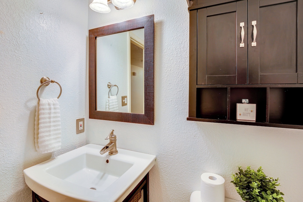 Patio, Pool & Spa: Family Retreat in Horizon City!