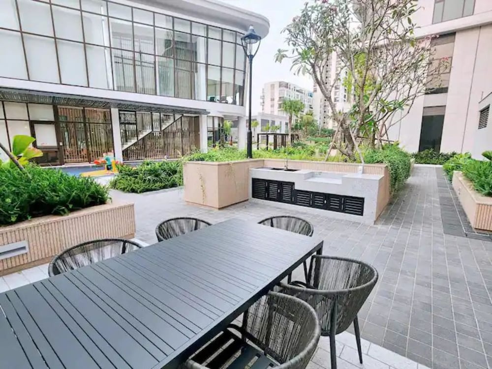 Cardinal Court Apartment