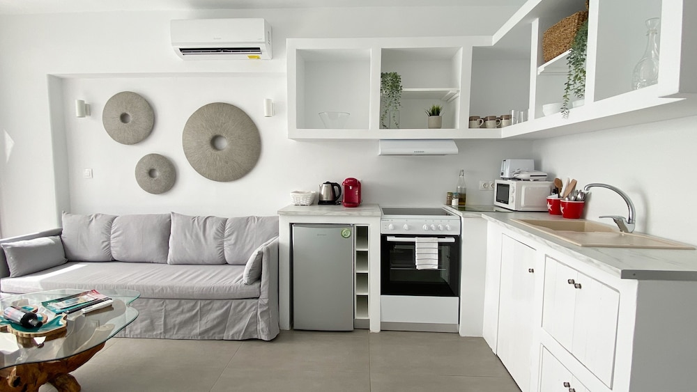 Amperian Mykonos Suites & Villas