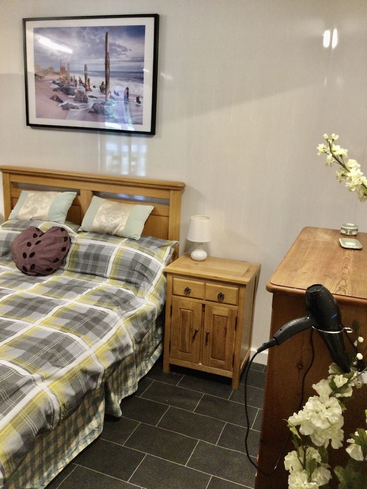 Stunning 2-bed Cottage Countryside Outside Ayr view 4