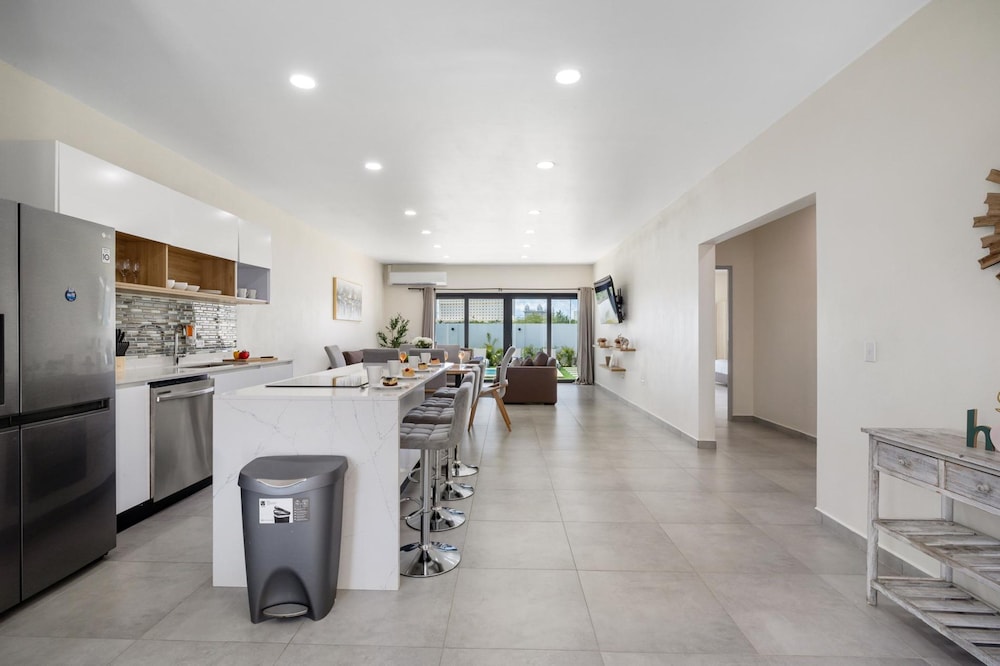 Brand NEW 3BR w Private Pool Walk to Palm Beach