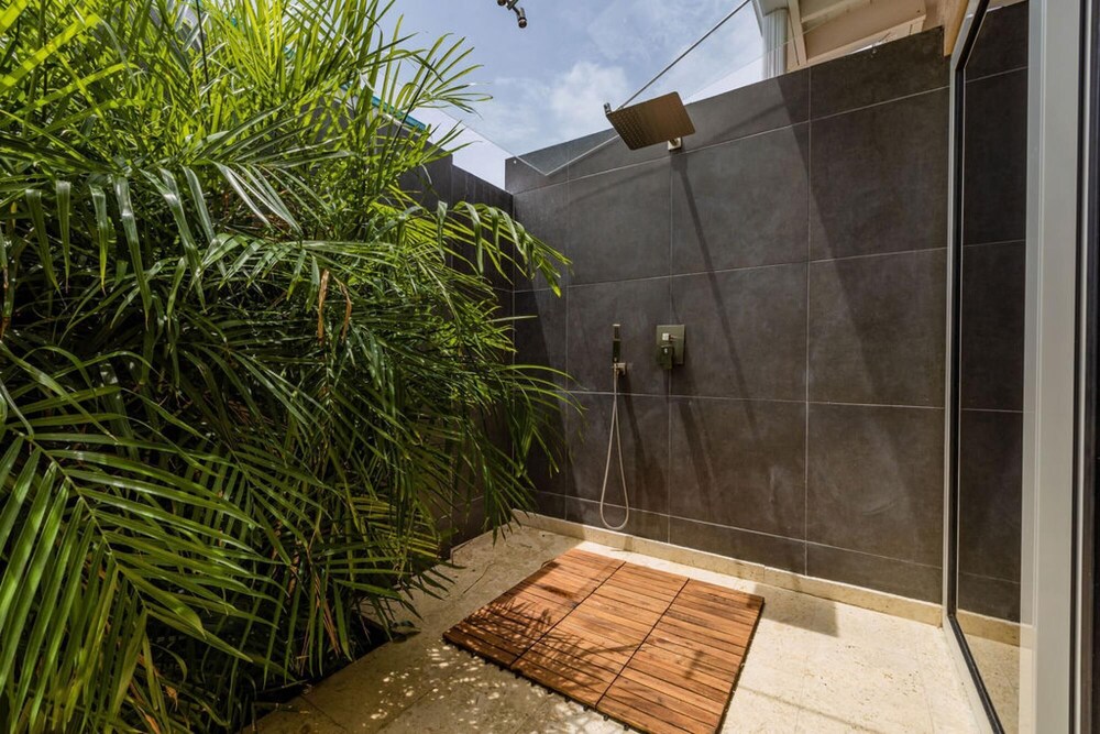 Villa Blue Topaz - Oasis With Pool Hot tub Sauna