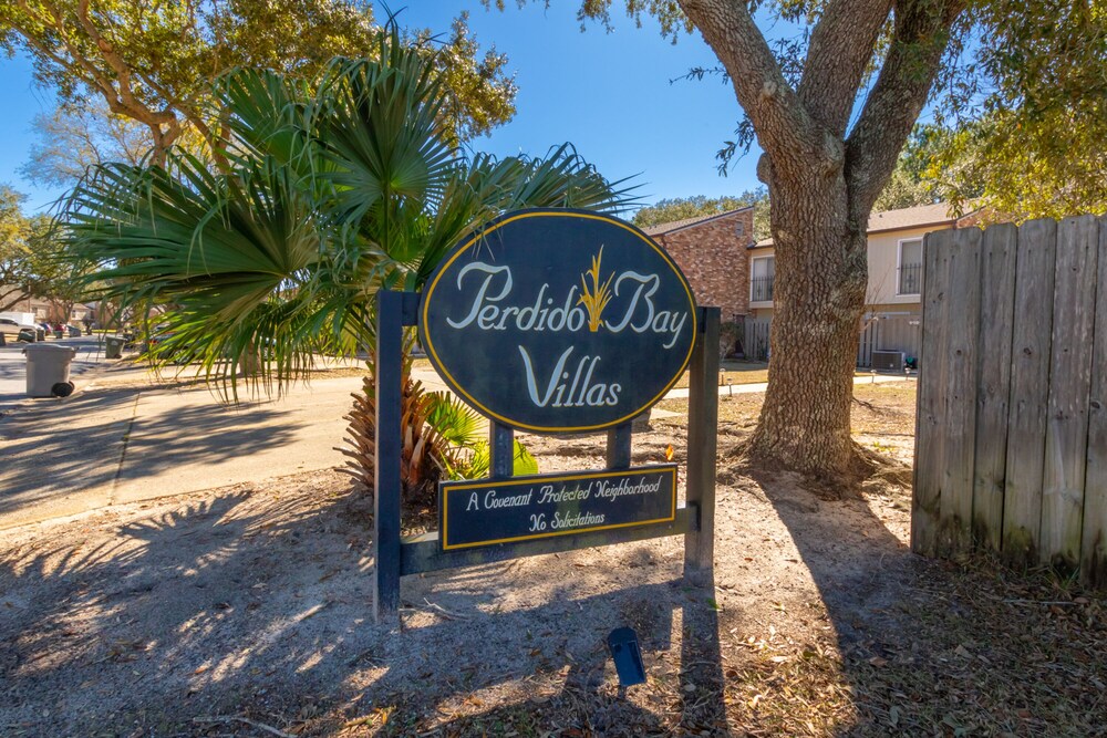 Spacious 3BR Pensacola Townhouse view 4